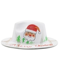 Vue détaillée du chapeau en feutre blanc avec texte Merry Christmas, Père Noël et sapin - M (56-58cm) / Père Noël