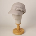 Elegante cappello a secchiello in cotone e lino kaki con fiocco su un supporto in legno - M (56-58cm) / Beige