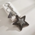 Dettaglio portachiavi a stella con strass grigio scuro e frange in pelle su base bianca - Grigio