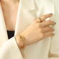 Elegante set di bracciale a catena con nodo dorato e anello largo con texture - Stile Nodo Dorato (E310)