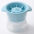 Hemelblauwe siliconen ijsbalmaker met handgrepen en semi-transparante ijsemmer - Blauw
