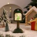 Detail van bronzen kerst brievenbus lantaarn met lichtgevende boom en glitter effect - Kerstboom / Geborsteld Groen Kerstboom