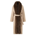 Lange beige wollen jas met donkerbruine kraag van imitatiebont en ceintuur op witte basis - S / Khaki