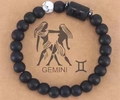 Gemini Sternzeichen Armband mit mattschwarzen Perlen und Marmorstein auf Karte - Matt Schwarz + Zwillinge + Weißer Türkis