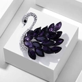 Elegante spilla a cigno in argento con cristalli viola marquise e strass bianchi - Cigno Viola
