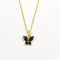 Gros plan d'un pendentif papillon doré avec zircons noirs sertis pour femme élégante - Collier Avec Pendentif / Noir