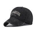 Dettaglio del ricamo bianco Angeless su un cappello da baseball in cotone nero lavato - Nero Lavato