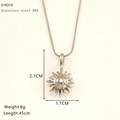 Dettaglio del ciondolo a girasole argento con dimensioni 2,7x1,7cm su catena snake - Collana a Catena a Serpente con Pendente a Sole (S-N310) / Color Acciaio