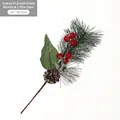 27cm künstlicher Weihnachtskiefernzweig mit roten Beeren und verschneiten Zapfen - Stil A