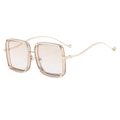 Gafas de sol cuadradas vintage con patillas doradas onduladas y lentes degradadas - Montura Champaña Lentes Degradadas Champaña