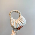 Sac nuage plissé blanc crème minimaliste avec poignée froncée ronde et texture douce - Blanc