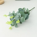 Künstliches Eukalyptus-Bündel mit graugrünen Blättern und zarten grünen Knospen - 7-Gabel Geldblatt - Ledergrau
