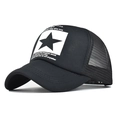 Cappellino trucker nero con toppa a stella bianca e rete traspirante vista a 45 gradi - Nero Stella a Cinque Punte