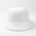 Bob matelassé blanc d'hiver avec motif en losanges chic pour femme, style chaud - M (56-58cm) / Blanc