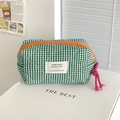 Pochette trapuntata a scacchi verdi e bianchi con cerniera arancione e tiretto rosa vivace - Verde