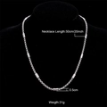 Collana da donna in acciaio inossidabile argento esposta su un manichino nero da collo - Argento