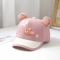 Dettaglio del berretto rosa per neonati con orecchie da orso e stelle stampate - 48cm (6M-2A) / Rosa