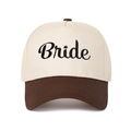 Dettaglio cappellino trucker beige e marrone con ricamo Bride in colore nero - caffè