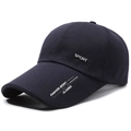 Gorra de béisbol azul marino con etiqueta deportiva metálica y visera para el sol - Ajustable / Azul marino
