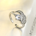 Silberner verstellbarer Ring mit rundem Zirkonia und mikrogepflasterten Details - Einstellbar Offen / Silber