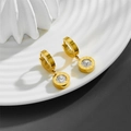 Orecchini a cerchio in acciaio al titanio dorato con numeri romani e zircone centrale - Oro Bianco