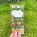 Süße transparente PVC-Sticker mit Wolken und Bären auf grünem Gras Hintergrund - Wolke