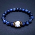 Bracciale di perline di sodalite blu con turchese bianco e ciondoli a corona d'oro - Turchese Bianca a Vene Blu