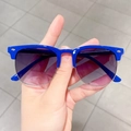 Lunettes de soleil clubmaster enfant avec monture bleue, bord argent et verres violets - Bleu