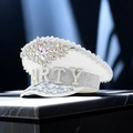 Cappello da capitano bianco con paillettes, strass e scritta PARTY di perle - Regolabile / Stile Diamante Arcobaleno con Paillettes Bianche