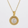 Collier en acier titane doré avec pendentif en nacre blanche et lettre L gravée - Lettre L Or