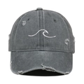 Berretto da baseball in cotone lavato grigio scuro con ricamo a onde bianche sul fronte - Taglia unica / Grigio