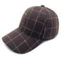 Detail der dunkelbraunen Karo-Stofftextur auf einer Vintage-Baseballkappe - M (56-58cm) / Kaffeebraun