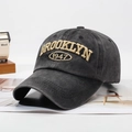 Berretto vintage in cotone lavato grigio scuro con ricamo Brooklyn 1947 dettagliato - Regolabile / Nero