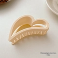 Large matte cream heart-shaped hair claw clip, elegant minimalist shark clip variant - Heart Style / Diameter approx 9cm / Cream