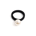 Élastique à cheveux noir élégant orné d'une grande perle blanche pour femmes - Style de Grosse Perle