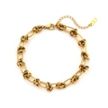 Pulsera de cadena gruesa dorada con diseño de nudo y sello K18 en fondo blanco - Pulsera