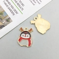 Dettaglio del ciondolo a pinguino di Natale con retro dorato e design frontale smaltato - Pinguino di Natale (14x18mm)