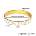 Detail view of 18k gold plated bangle with dimensions 6cm diameter and white oil drip pattern - White (Z528-White Drip Oil Bracelet)