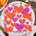 Serviettes de Saint-Valentin avec cœurs rouges et violets sur assiette pour décor de table - Style Coeurs Colorés (QRJ01-2)