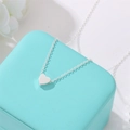 Collier avec pendentif cœur argenté élégant présenté sur un coffret cadeau bleu chic - Style Tiffany Blue Box (Argent Brillant 11097)