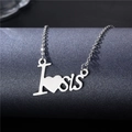 Collier en acier inoxydable argenté avec pendentif I Love Sis sur fond gris foncé - Style I❤sis (XL224)