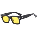 Gafas de sol cuadradas negras vintage con lentes amarillas y detalles plateados - Régulier / Montura Negra Lentes Amarillas