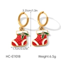 Vue détaillée des boucles d'oreilles chaussette de Noël avec émail rouge et cristaux - Style Chaussette de Noël (HC-E11018)