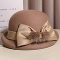 Eleganter Melone-Hut aus kamelfarbener Wolle mit Satinschleife und Pelzbesatz - M(56-58CM) Einstellbar / Khaki Grau