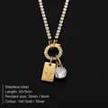 Elegante collana tennis in acciaio inossidabile placcato oro 14K con ciondolo lettera V - Lettera V