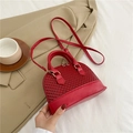 Fashionable red shell handbag in woven textured leather with detachable strap - Red