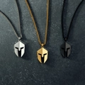 Collane con ciondolo maschera da guerriero spartano in finiture oro, argento e nero - Colore Acciaio (Ciondolo con catena cubana)