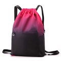 Wasserdichter Kordelzug-Rucksack in Pink-Schwarz Verlauf für Outdoor und Reisen - Rot Blau Farbverlauf