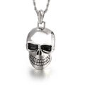 Pendentif tête de mort en acier inoxydable punk avec chaîne torsadée sur fond blanc - Style de Crâne Minimaliste (KP35340-D)