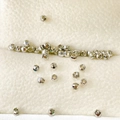 Dettaglio di perline distanziatrici in metallo argentato sfaccettato per gioielli - Diametro 2.5mm Foro Circa 1.0mm / Oro Bianco